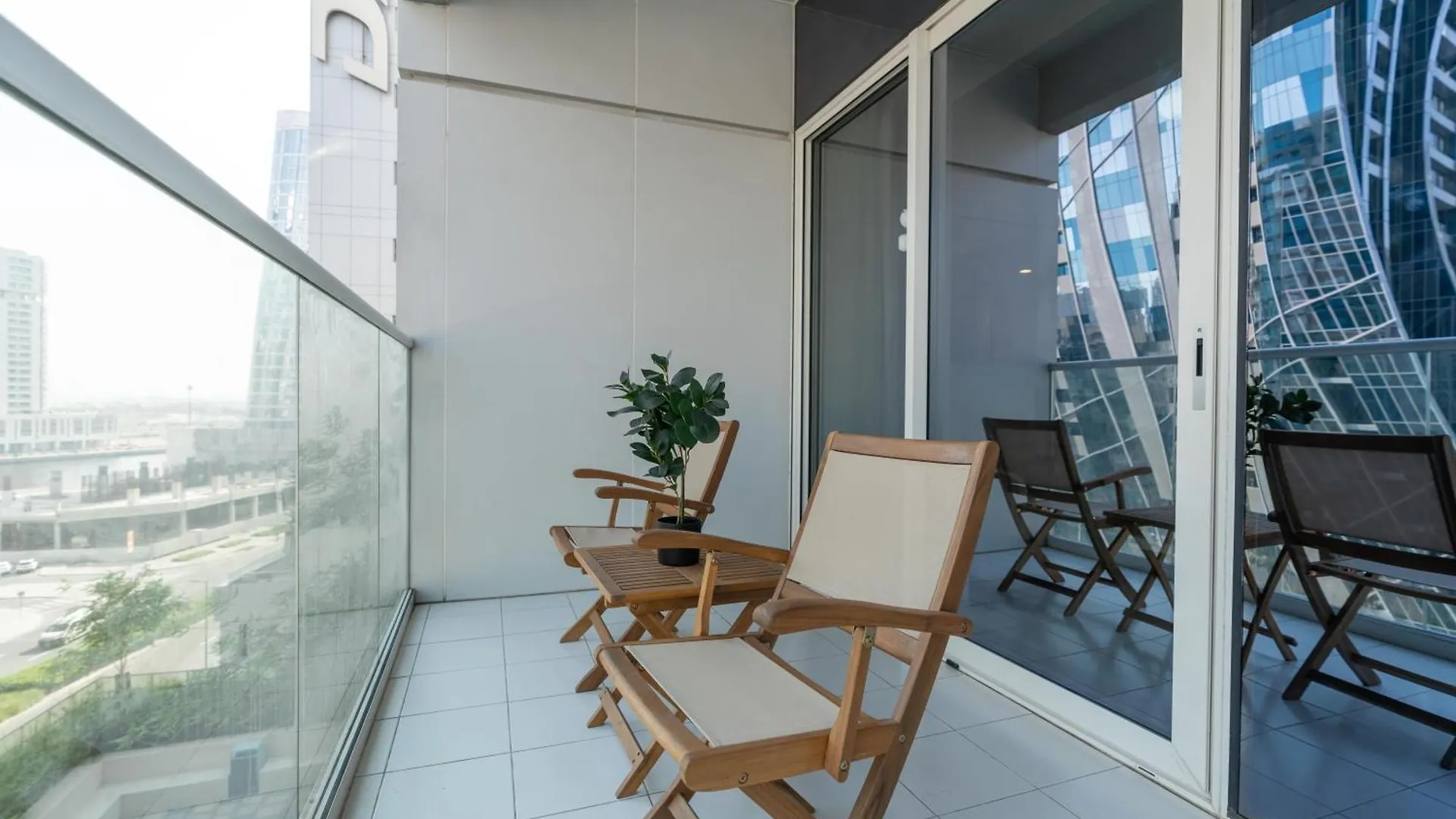 Fascinating 1 Bedroom At Vera Dubai 0*,